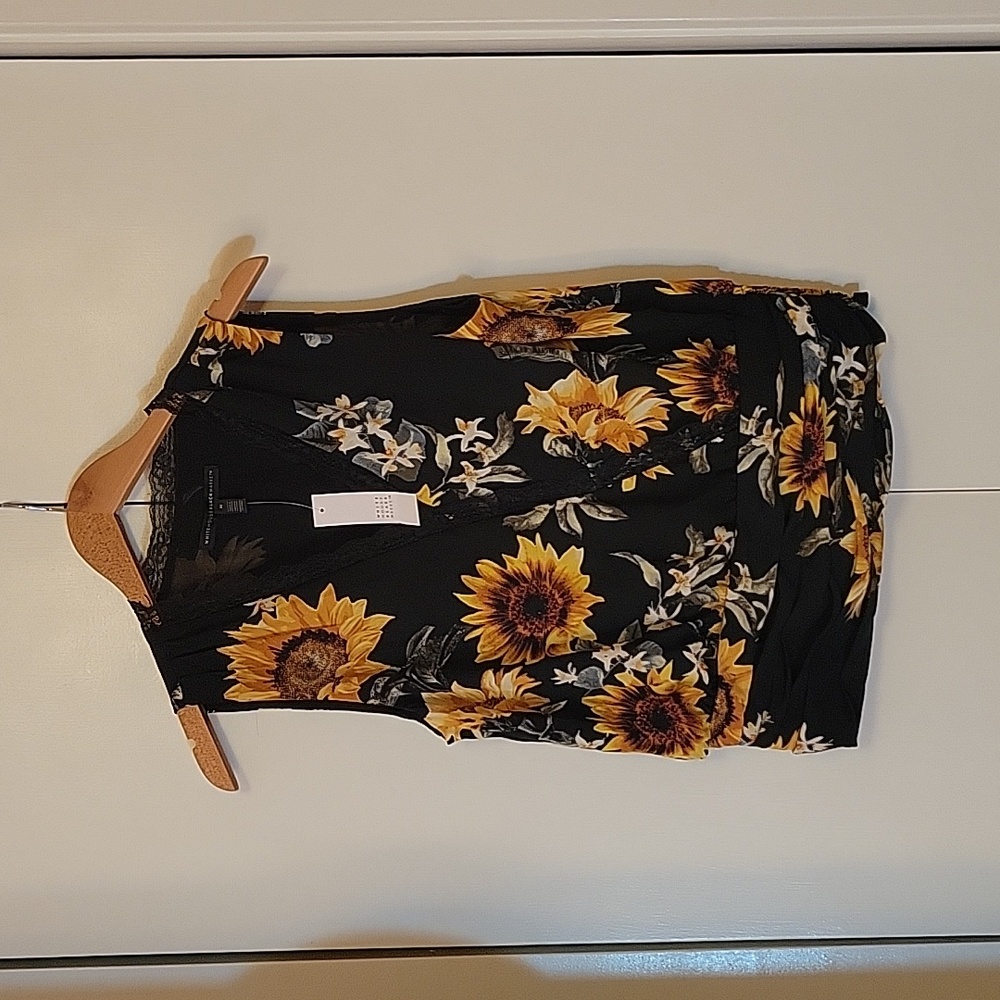 White House Black Market Sunflower Banded-Bottom Shell